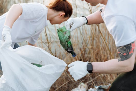 people volunteering together